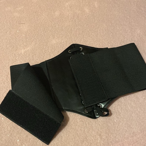 Black and red elastic corset belt with floral embroidery #060 - Picture 7 of 8